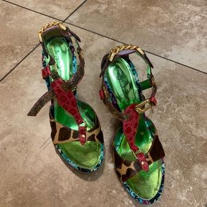 HIGH STRAPY SANDAL / HEEL